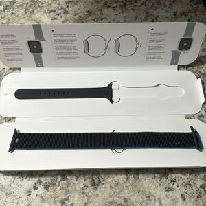 Apple Watch 44mm Charcoal Sport Loop